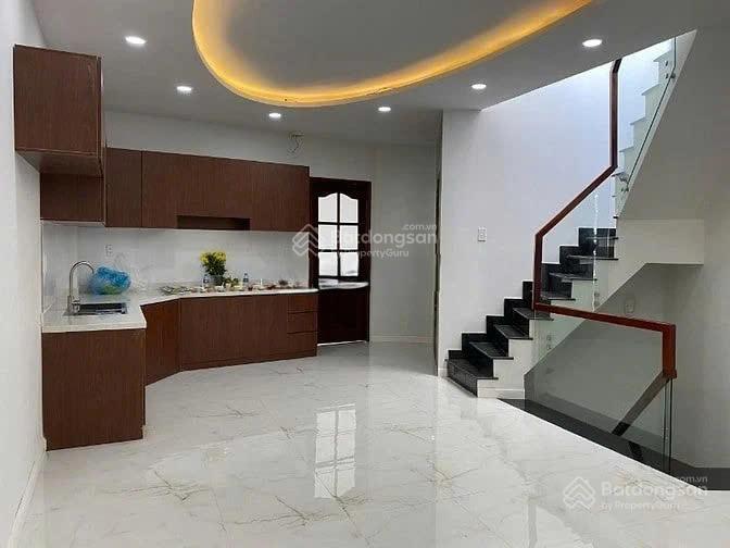 Cho thuê nhà nở hậu 6m mặt tiền ngô gia tự, quận 10. dt 6x22m, 7 tầng, thang máy, nhà mới đẹp