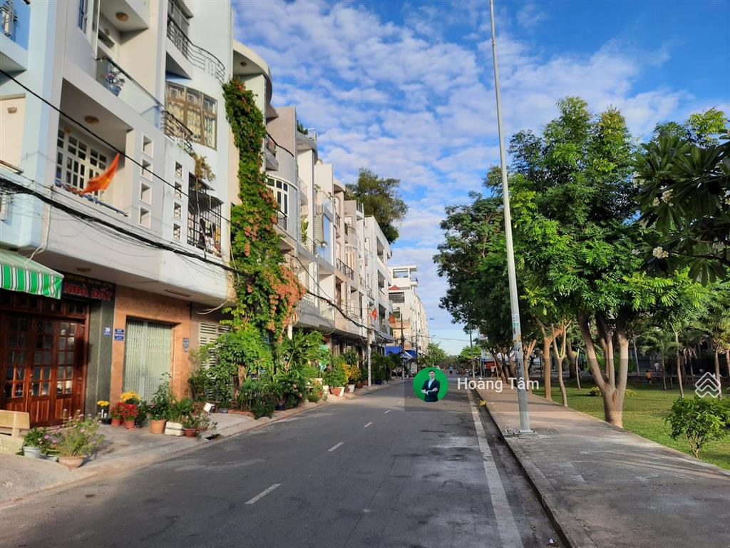 Bán nhà góc 2mt gần đường số 78, khu bình phú, quận 6. dt 4x10m, 4 tầng btct. giá 7.8 tỷ