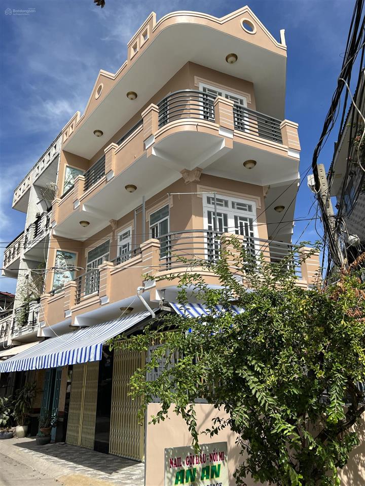 Bán nhà góc 2 mặt tiền lý đạo thành, quận 8, dt 9x9m, nhà 3 tầng, sân thượng view sông