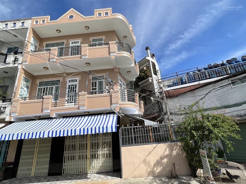 Bán nhà góc 2 mặt tiền lý đạo thành, quận 8, dt 9x9m, nhà 3 tầng, sân thượng view sông
