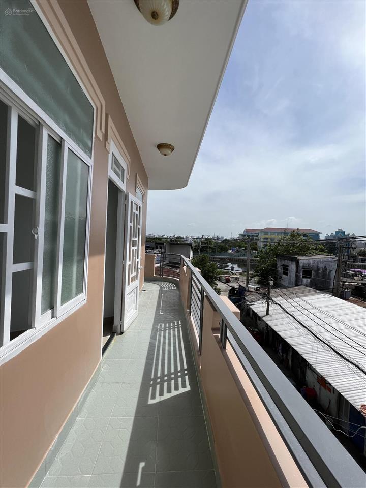 Bán nhà góc 2 mặt tiền lý đạo thành, quận 8, dt 9x9m, nhà 3 tầng, sân thượng view sông