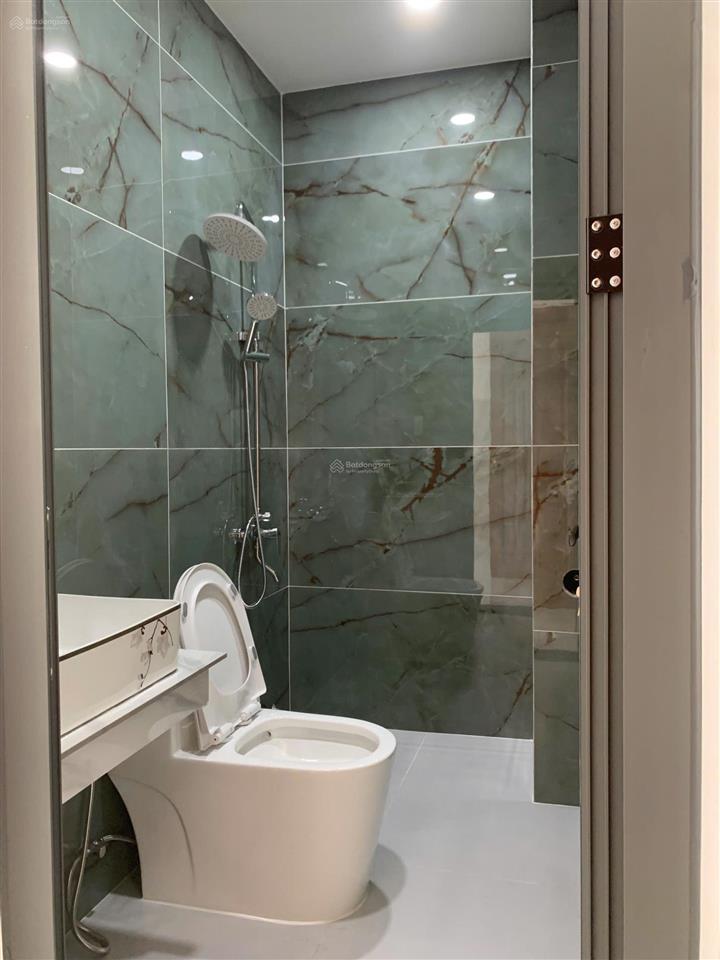 Cho thuê nhà mặt tiền chợ lớn, quận 6  có thang máy (dt 4x21m) trệt 5 lầu st giá 40 triệu