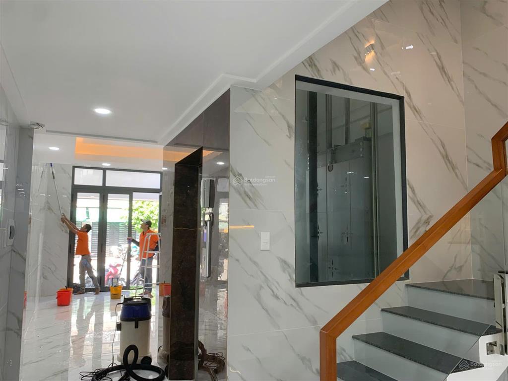 Cho thuê nhà mặt tiền chợ lớn, quận 6  có thang máy (dt 4x21m) trệt 5 lầu st giá 40 triệu