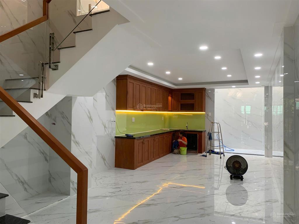 Cho thuê nhà mặt tiền chợ lớn, quận 6  có thang máy (dt 4x21m) trệt 5 lầu st giá 40 triệu