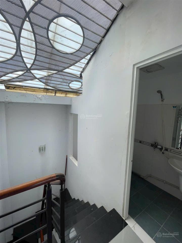 Bán nhà lý chiêu hoàng, bình phú, quận 6. dt 3,3x10m, trệt 3 lầu, st. giá 5,2 tỷ