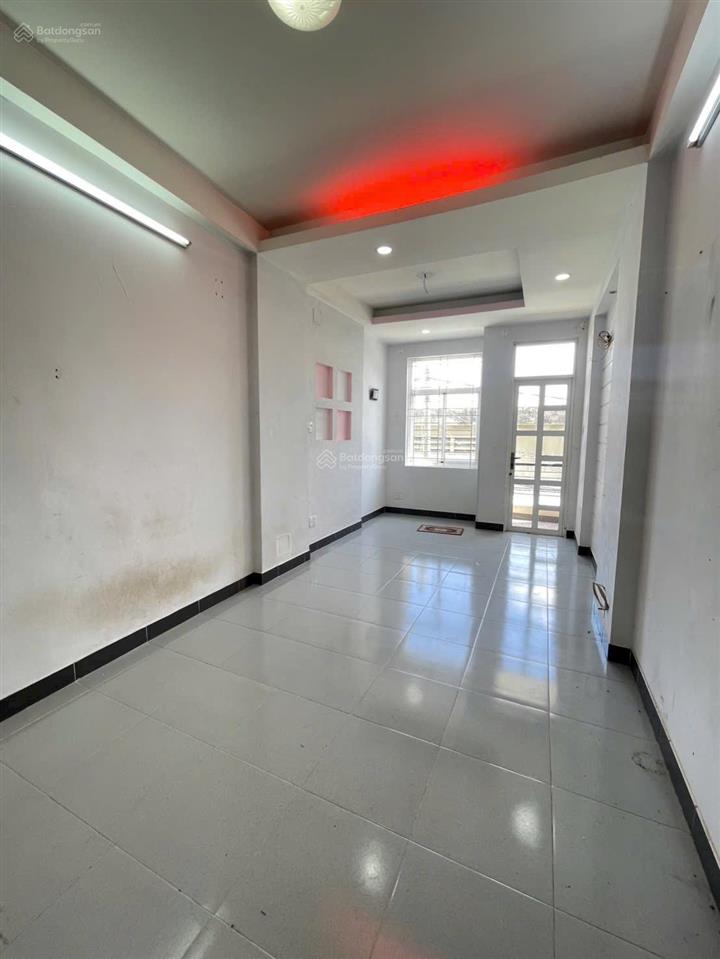 Bán nhà lý chiêu hoàng, bình phú, quận 6. dt 3,3x10m, trệt 3 lầu, st. giá 5,2 tỷ