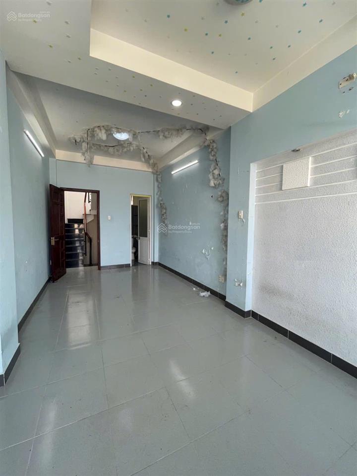 Bán nhà lý chiêu hoàng, bình phú, quận 6. dt 3,3x10m, trệt 3 lầu, st. giá 5,2 tỷ