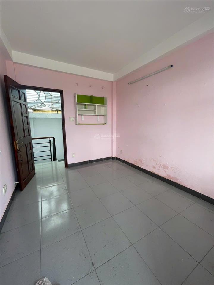 Bán nhà lý chiêu hoàng, bình phú, quận 6. dt 3,3x10m, trệt 3 lầu, st. giá 5,2 tỷ