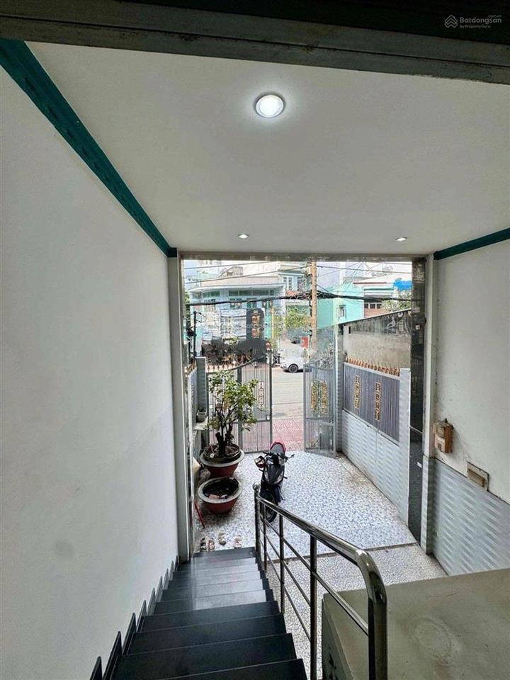 Bán nhà mặt tiền chợ lớn, phường bình phú, quận 6. dt 4x21m, có hầm, trệt 2 lầu st. giá 17,5 tỷ
