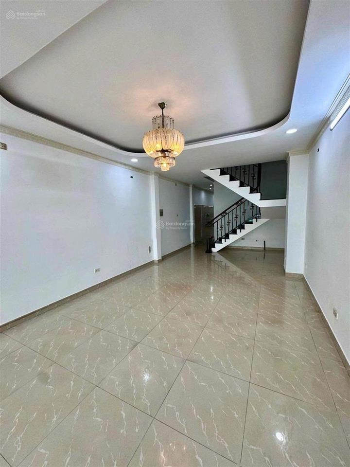 Bán nhà mặt tiền chợ lớn, phường bình phú, quận 6. dt 4x21m, có hầm, trệt 2 lầu st. giá 17,5 tỷ
