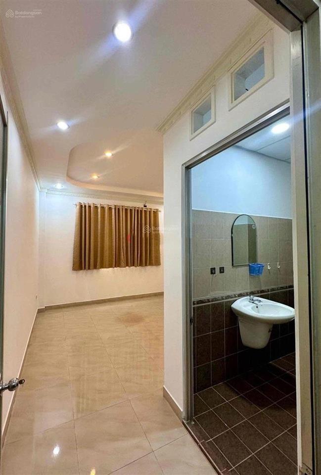 Bán nhà mặt tiền chợ lớn, phường bình phú, quận 6. dt 4x21m, có hầm, trệt 2 lầu st. giá 17,5 tỷ
