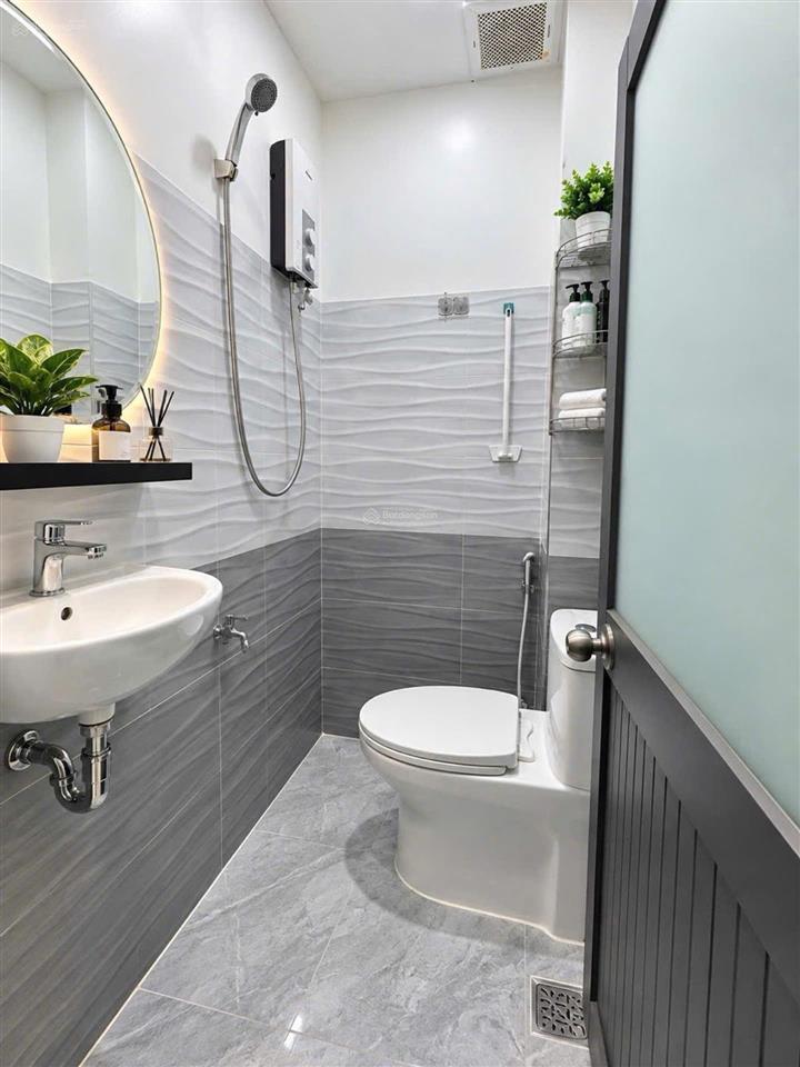 Bán nhà đẹp hxh kế trường thcs văn thân, quận 6  dt 32m2  3 tầng  giá 4.8 tỷ