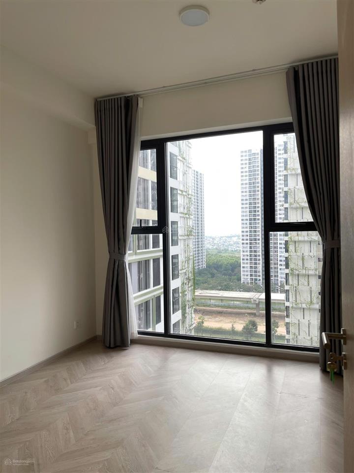 Kẹt tiền bán lỗ 500tr căn 1pn+ lumier boulevard giá 4.2tỷ view trực diện nội khu.  0931 432 ***