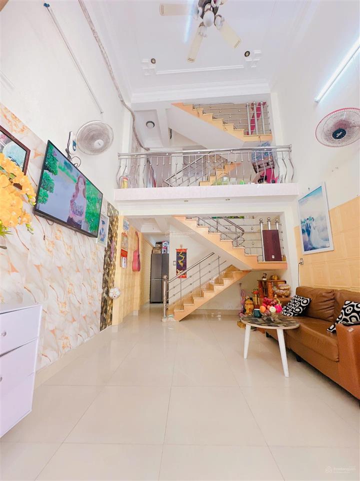Hàng hiếm  căn nhà đẹp 2 tầng ngay tt đường lê đình lý chỉ nhỉnh 4 tỷ