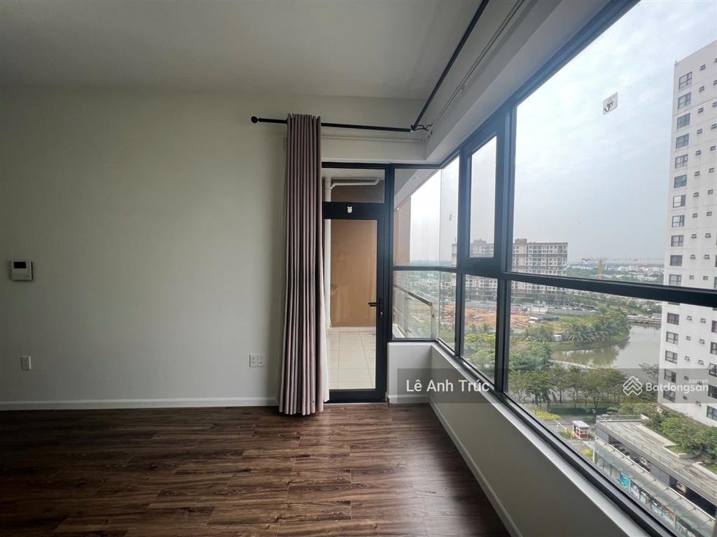 Cần bán nhanh căn góc 2pn 74m2 mizuki. hướng mát. view đẹp. giá chỉ 4tỷ. có ban công.  0906 783 ***