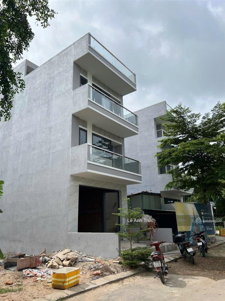 Chính chủ cần bán nhà phố mizuki 100m2. giá siêu tốt chỉ 8tỷ600.  xem nhà 0906 783 ***