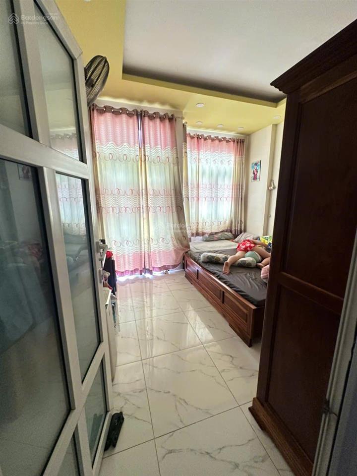 Nhà trệt lầu tum 68m2 chính chủ đang ở sau lưng chợ đầu mối thủ đức đường ngô chí quốc