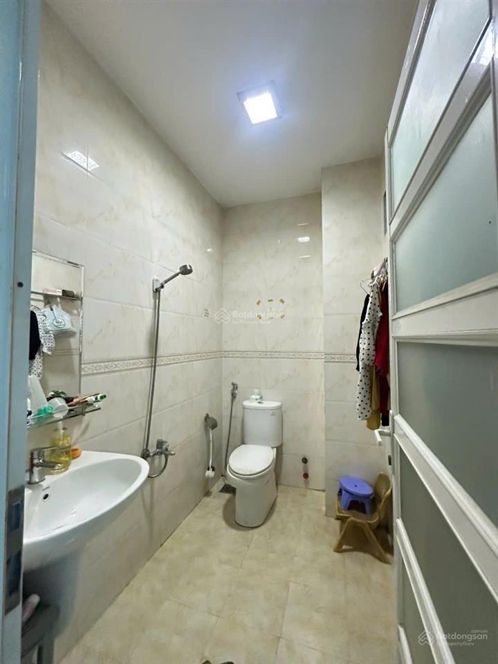 Nhà trệt lầu tum 68m2 chính chủ đang ở sau lưng chợ đầu mối thủ đức đường ngô chí quốc