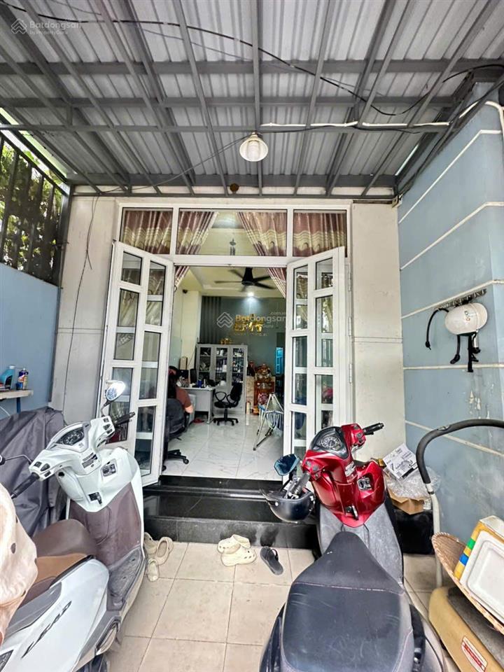 Nhà trệt lầu tum 68m2 chính chủ đang ở sau lưng chợ đầu mối thủ đức đường ngô chí quốc