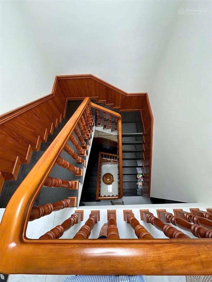Nhà trệt 3 lầu hxh 8m sát bên trung tâm lái xe đường 9 trường thọ