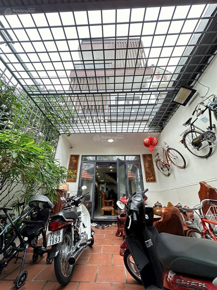 Nhà trệt 3 lầu hxh 8m sát bên trung tâm lái xe đường 9 trường thọ