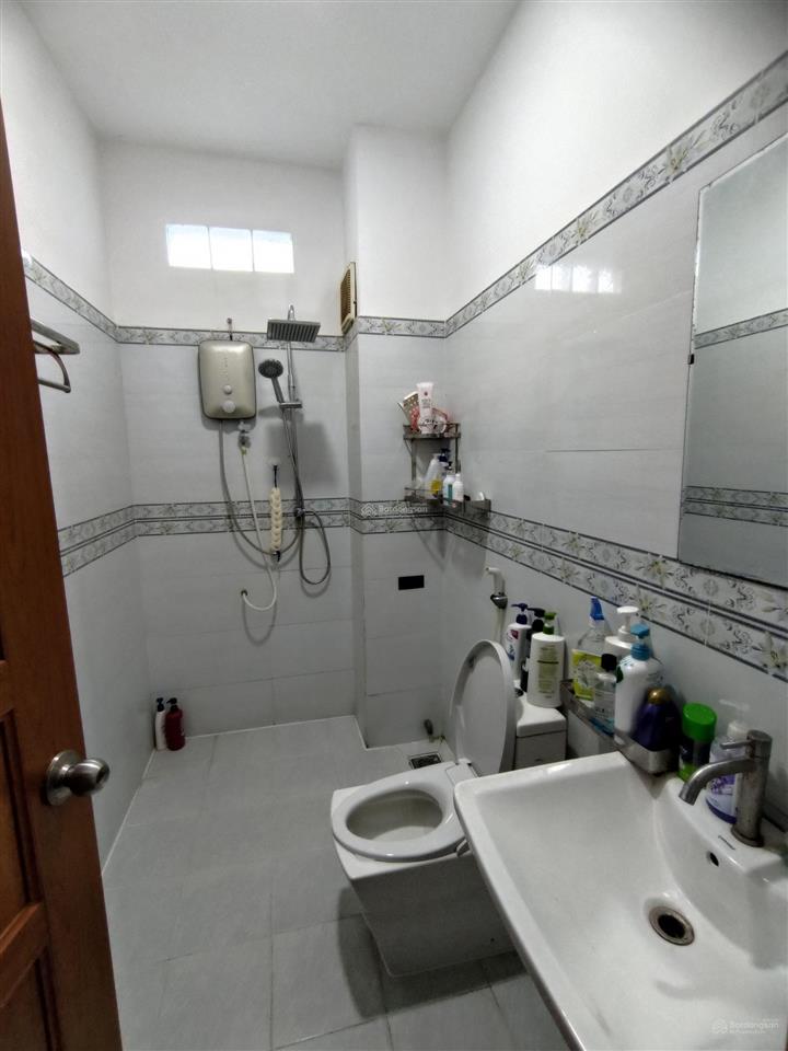 Bán nhà 3 lầu 84m2 mặt tiền đường 16m khu phân lô phước bình, tphcm