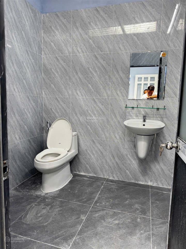 Cho thuê kho 110m2 có gác lửng, xe tải ra vào thoải mái bình lợi, tp.hcm 19 triệu/tháng