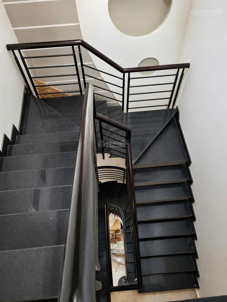 Cho thuê biệt thự đường bình lợi 10x20m, 5pn, gần sông sài gòn, giá chỉ 39 triệu/tháng
