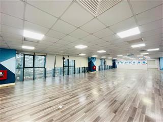 Cho thuê văn phòng ngõ 31 hoàng cầu. dt 100m2 thông sàn, có hầm. giá 30tr/th