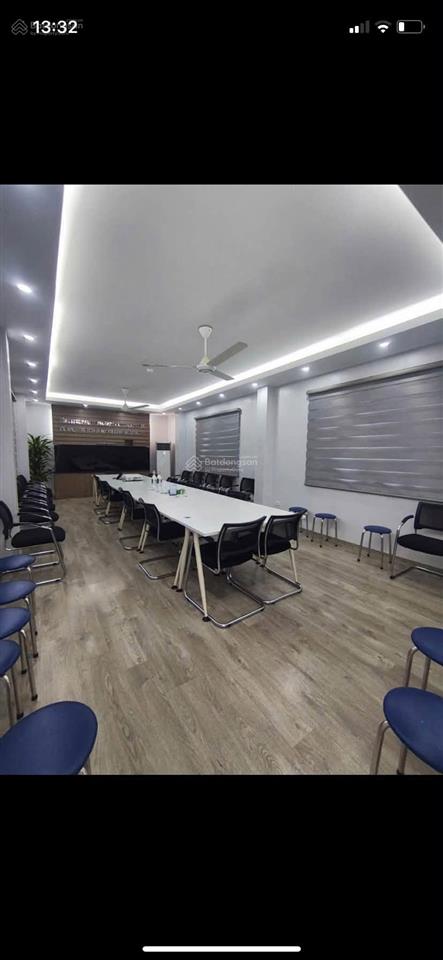 Cho thuê văn phòng số 10 ngõ 81 linh lang, ba đình.diện tích 100m2 có hầm, sảnh tầng 1. giá 24tr/th