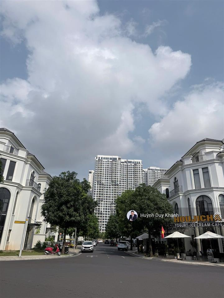 Cho thuê tầng trệt nhà phố đối diện công viên vinhomes grand park giá chỉ 12tr 0778 973 ***