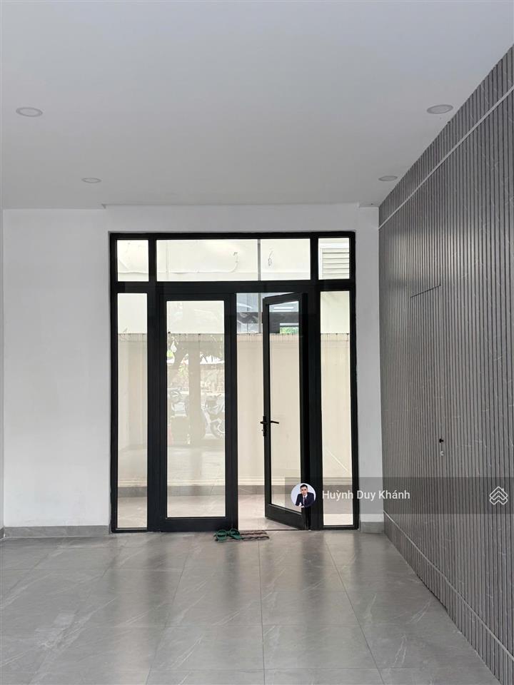 Cho thuê tầng trệt nhà phố đối diện công viên vinhomes grand park giá chỉ 12tr 0778 973 ***