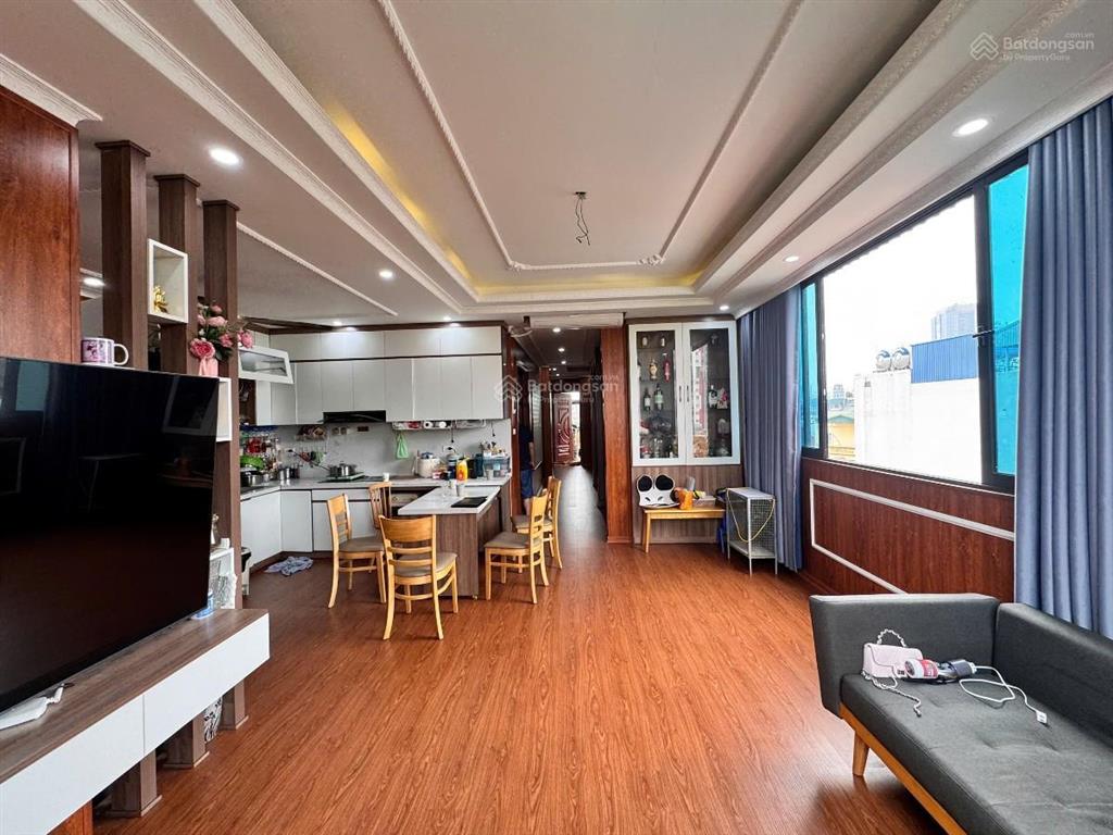 Chdv quận cầu giấy, dòng tiền 200tr/1 tháng, 135m xây 8 tầng.