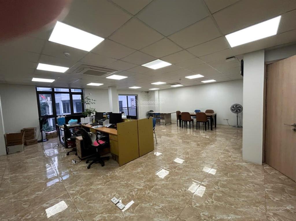 Toà nhà văn phòng tây hồ, vườn đào, 181m2 x 8 tầng, đủ pccc, hoàn công