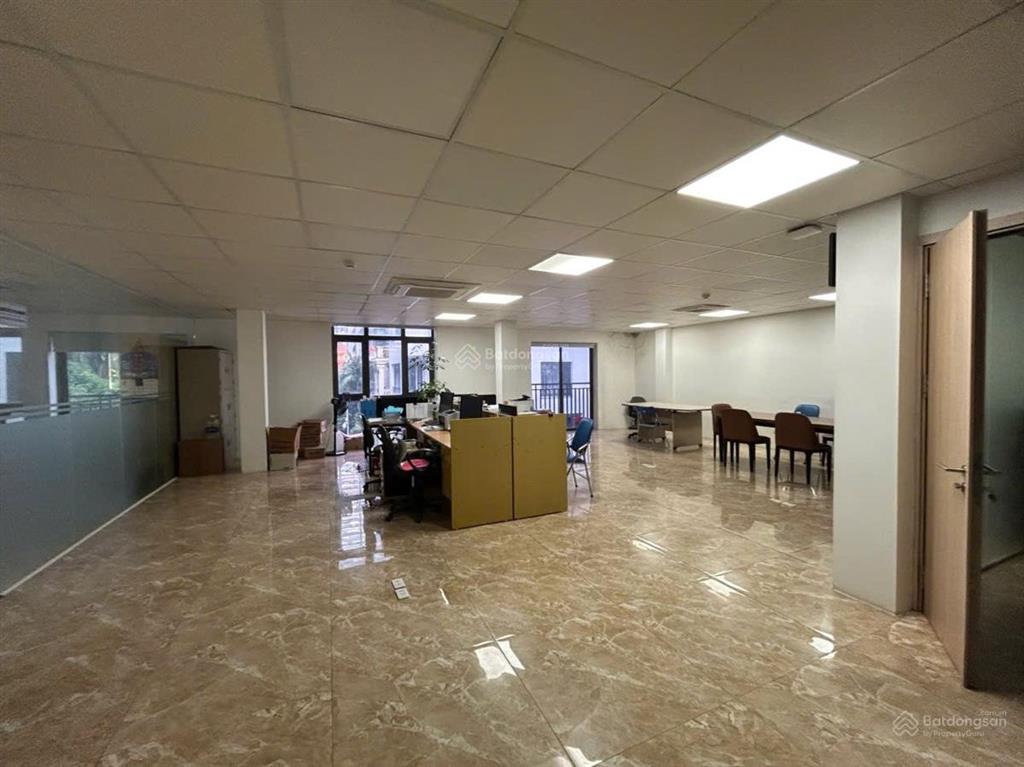 Toà nhà văn phòng tây hồ, vườn đào, 181m2 x 8 tầng, đủ pccc, hoàn công