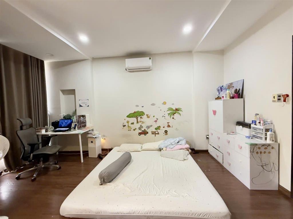 Nhà đẹp 4 tầng 4.5x12.6m cách nguyễn thị định 80m, ô tô đậu trong nhà chỉ 8. x tỷ
