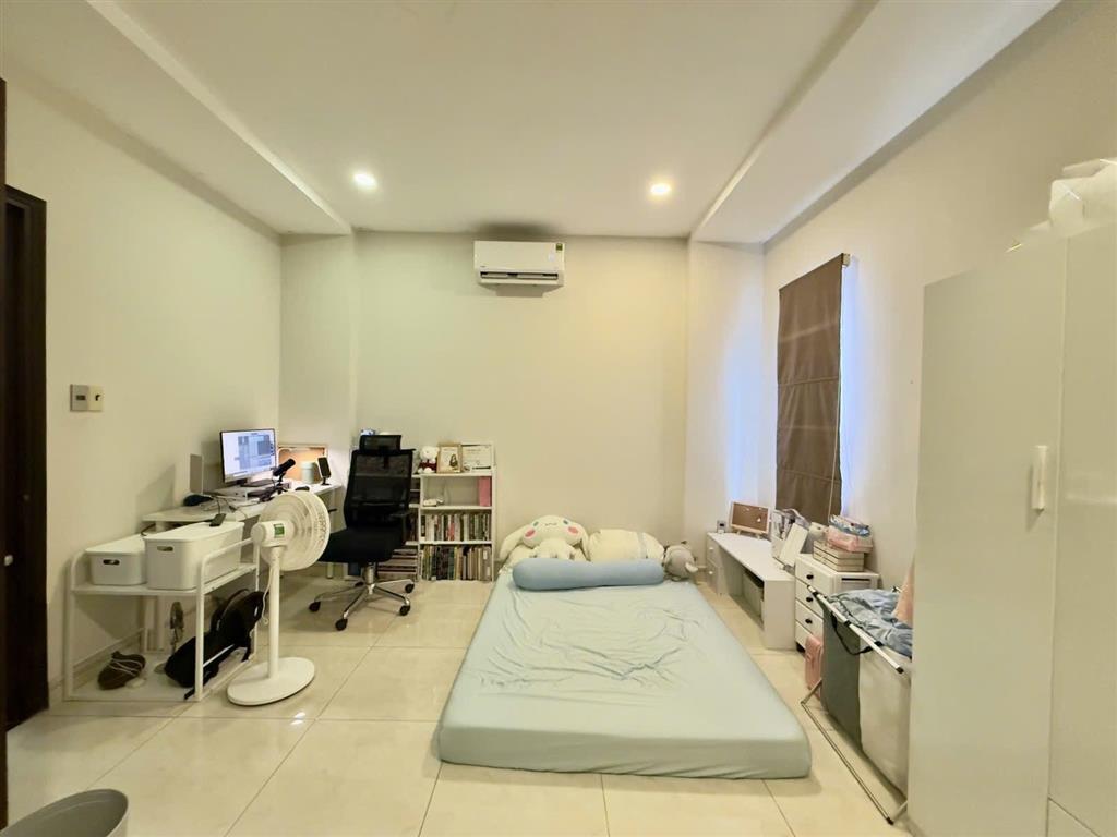 Nhà đẹp 4 tầng 4.5x12.6m cách nguyễn thị định 80m, ô tô đậu trong nhà chỉ 8. x tỷ