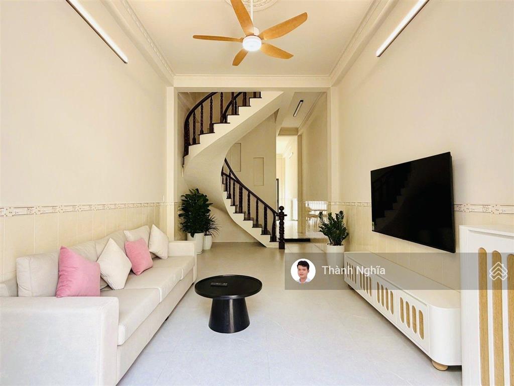Nhà đẹp 2 tầng 78m2 2pn, 2wc, ô tô đậu trong nhà, đường thông cách nguyễn duy trinh 100m chỏ 9.x tỷ