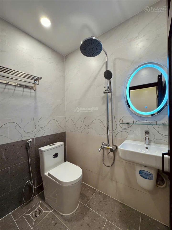 Tòa chdv hầm 6 tầng ngay cv hoàng văn thụ. dt 8*24m. hđt nét 110tr. giá 28.5 tỷ