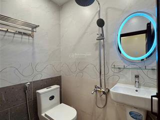 Tòa chdv hầm 6 tầng ngay cv hoàng văn thụ. dt 8*24m. hđt nét 110tr. giá 28.5 tỷ