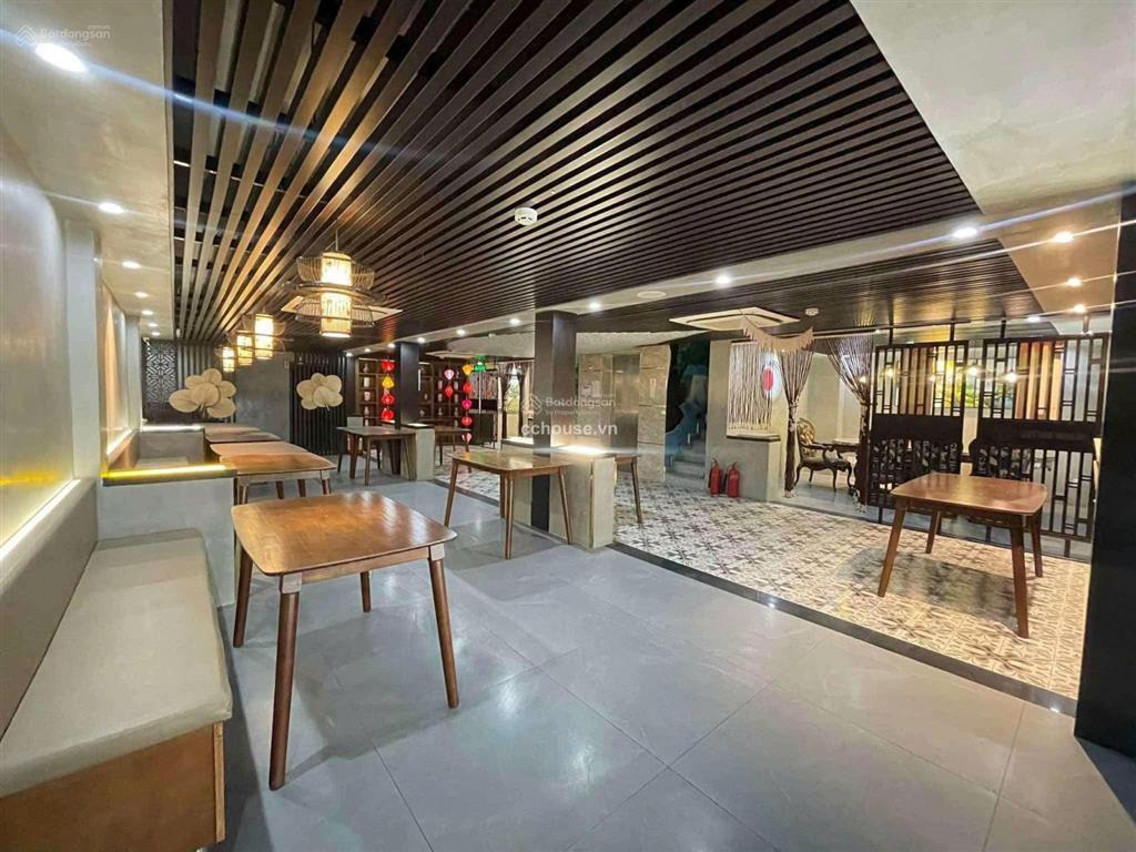 Building vp hầm  7 tầng sư vạn hạnh. dt 11m*20m. dts 1.200m2. giá 69.8 tỷ