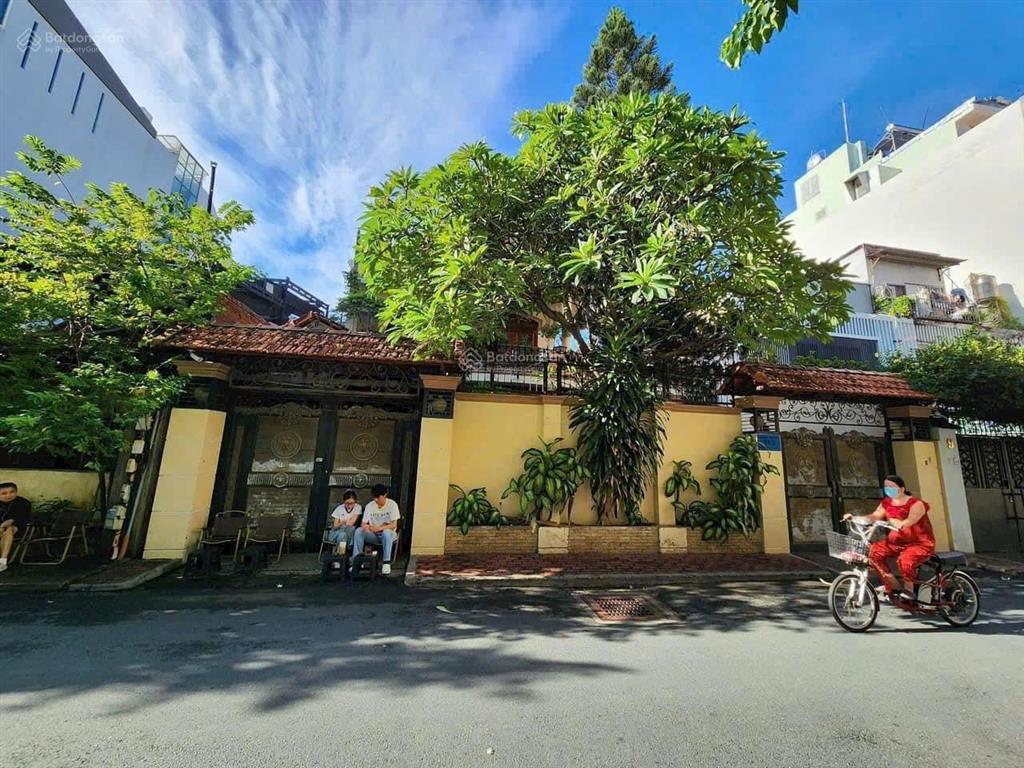 Nhà riêng phong cách biệt thự khu vip lê văn sỹ  1 trệt 3 lầu. dt 9*22m = 200m². giá bán 37.9 tỷ