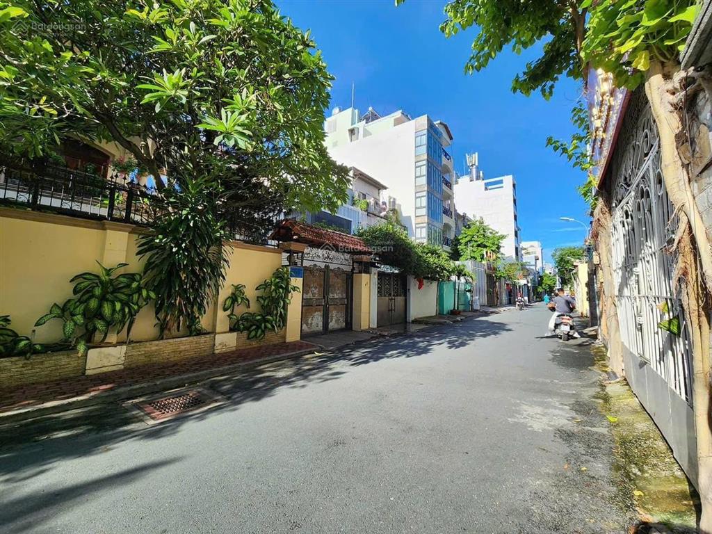 Nhà riêng phong cách biệt thự khu vip lê văn sỹ  1 trệt 3 lầu. dt 9*22m = 200m². giá bán 37.9 tỷ