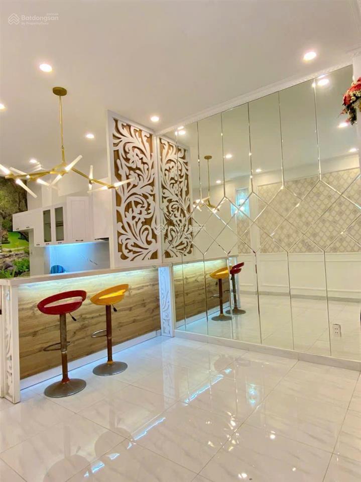 Nhỉnh 13 tỷ sở hữu nhà mới 4 tầng hẻm 8m đường cmt8. dt 4.6*16m. nội thất cao cấp