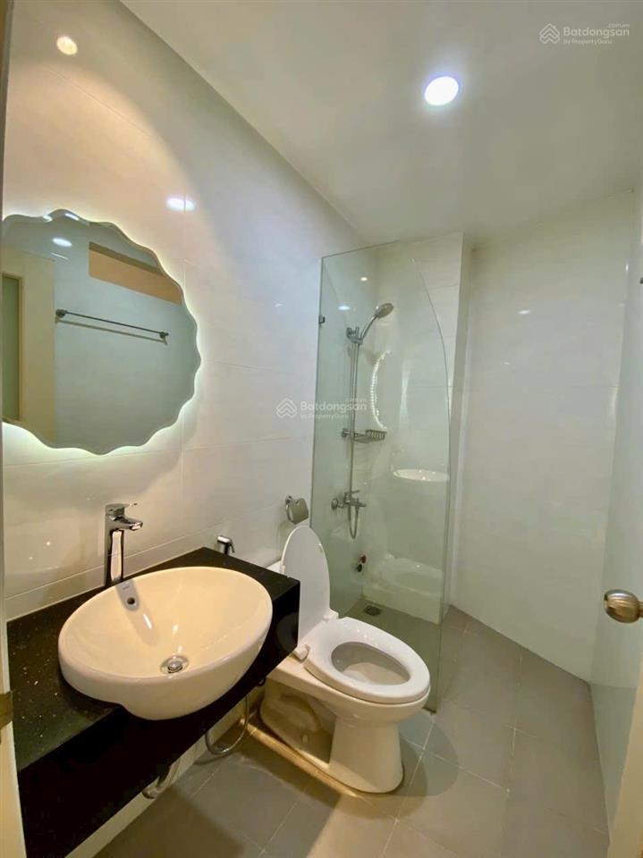 Nhỉnh 13 tỷ sở hữu nhà mới 4 tầng hẻm 8m đường cmt8. dt 4.6*16m. nội thất cao cấp
