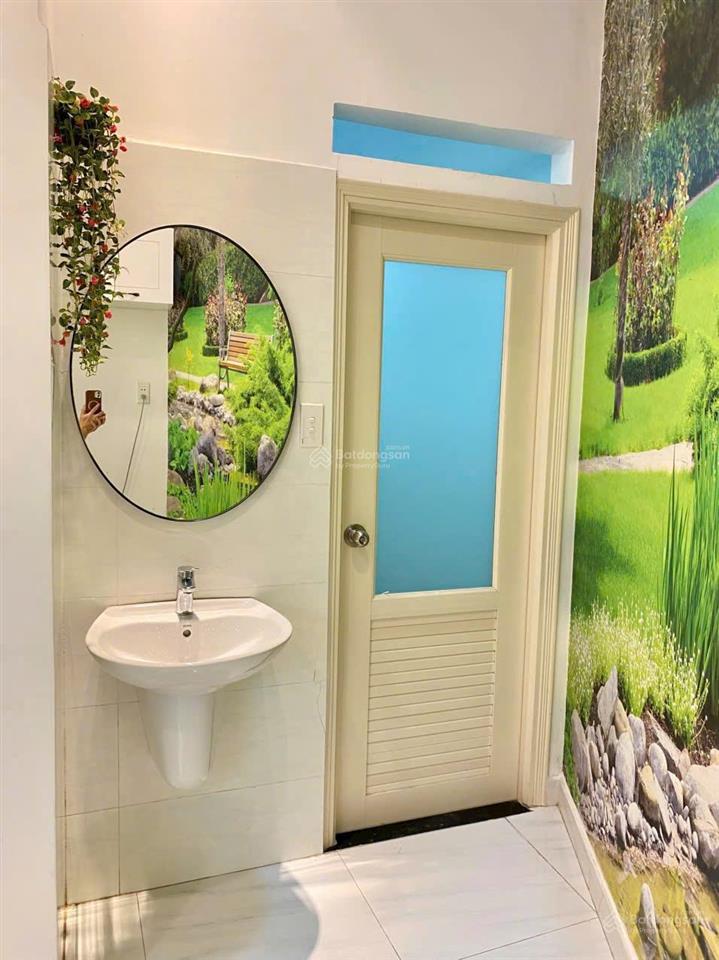 Nhỉnh 13 tỷ sở hữu nhà mới 4 tầng hẻm 8m đường cmt8. dt 4.6*16m. nội thất cao cấp
