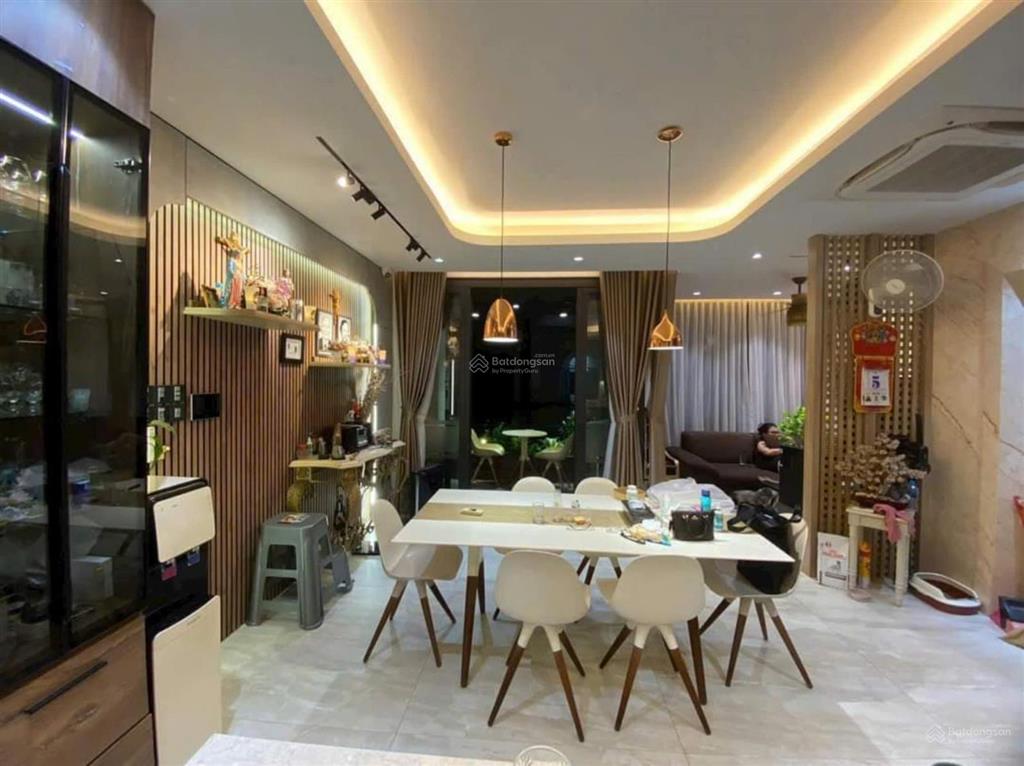 Nhà riêng khu nb đường phạm văn hai. dt 7.2m*25m. công nhận 140m2  5 tầng kiên cố. giá 25 tỷ tl