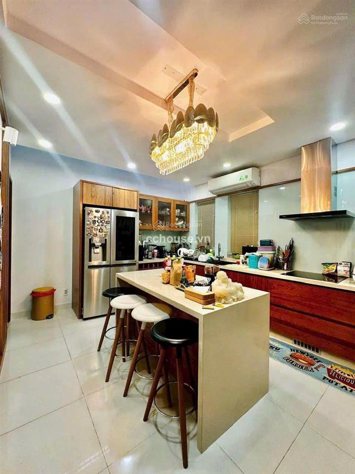 Villas mini đẹp 4 tầng đường huỳnh văn bánh. dt 6,5*14m. nội thất cao cấp. giá 16.8 tỷ tl