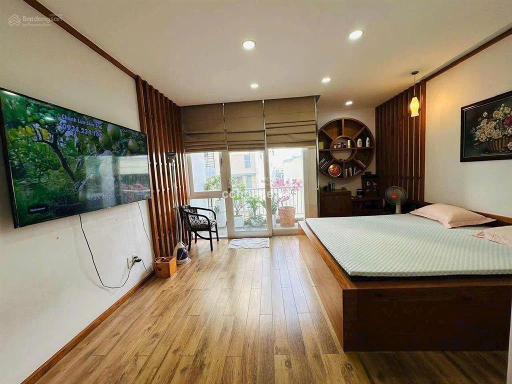 Villas mini đẹp 4 tầng đường huỳnh văn bánh. dt 6,5*14m. nội thất cao cấp. giá 16.8 tỷ tl
