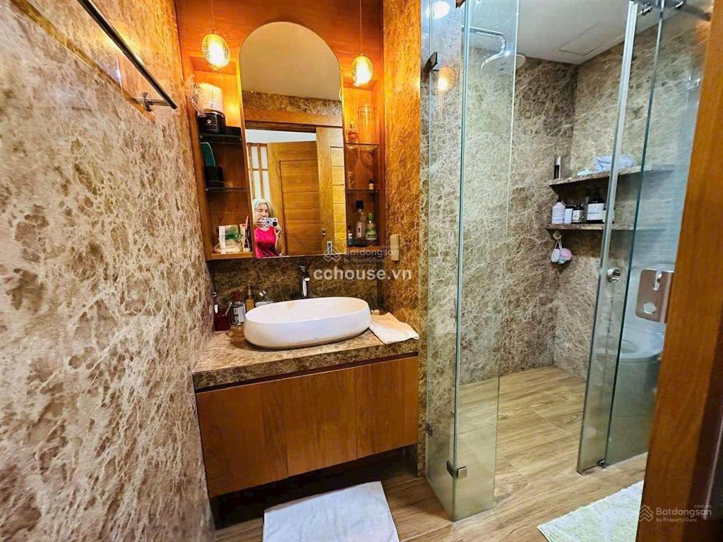 Villas mini đẹp 4 tầng đường huỳnh văn bánh. dt 6,5*14m. nội thất cao cấp. giá 16.8 tỷ tl
